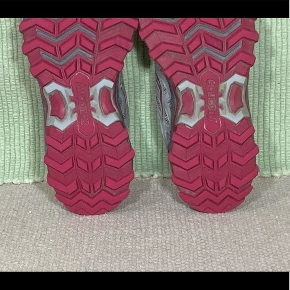 Saucony Women's Excursion TR 11 Grey Red Trail/Running Sneaker Shoes Size 7 - Picture 9 of 11